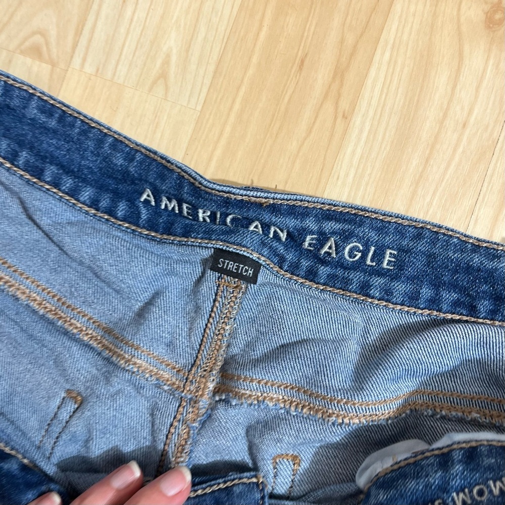 American Eagle Women's Medium Wash Distressed Mom Stretch Short Size 20 - Picture 5 of 8